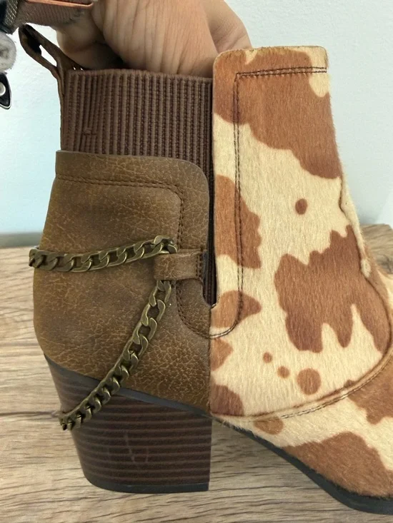 Comfort EST. 1946 Ankle Boots Brown Faux Cow
Hide Med Heel Size 9 - Picture 6 of 12